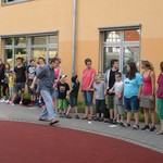 Unter vollem Einsatz unseres Schulleiters haben wir eine Rekordzeit von 25:71 Sekunden geschafft. (vergrößerte Bildansicht wird geöffnet)