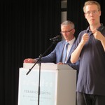 Michael Arns führt durchs Programm. (vergrößerte Bildansicht wird geöffnet)