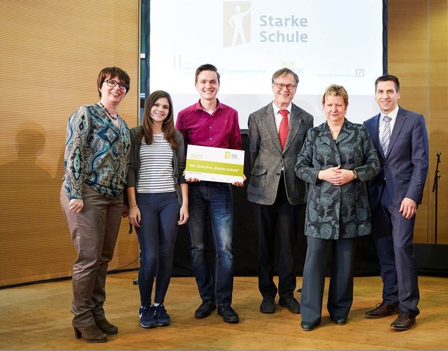 Gruppenbild mit Ministerin Sylvia Löhrmann