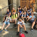 Auch ein schöner Ausflug geht einmal zu Ende. Die Klasse 6 auf dem Heimweg. (vergrößerte Bildansicht wird geöffnet)