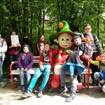 Gruppenbild mit Maskottchen (vergrößerte Bildansicht wird geöffnet)
